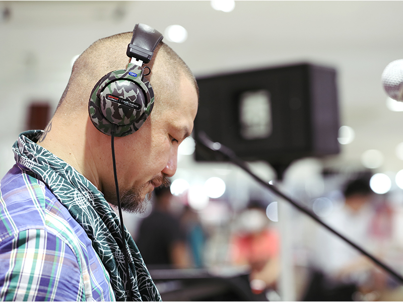 DJ HOLIDAY