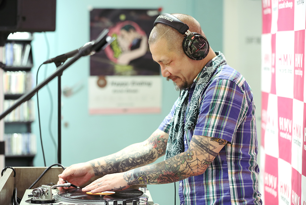 DJ HOLIDAY